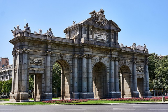 reunión de voluntariado en Madrid para coordinar un proyecto social comunitario